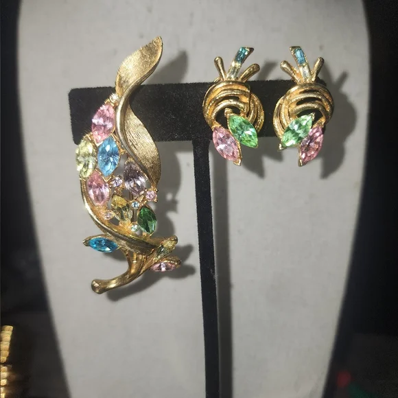 Vintage Pastel Marquis Crystal Brooch with Clip On Earrings - Picture 2 of 10